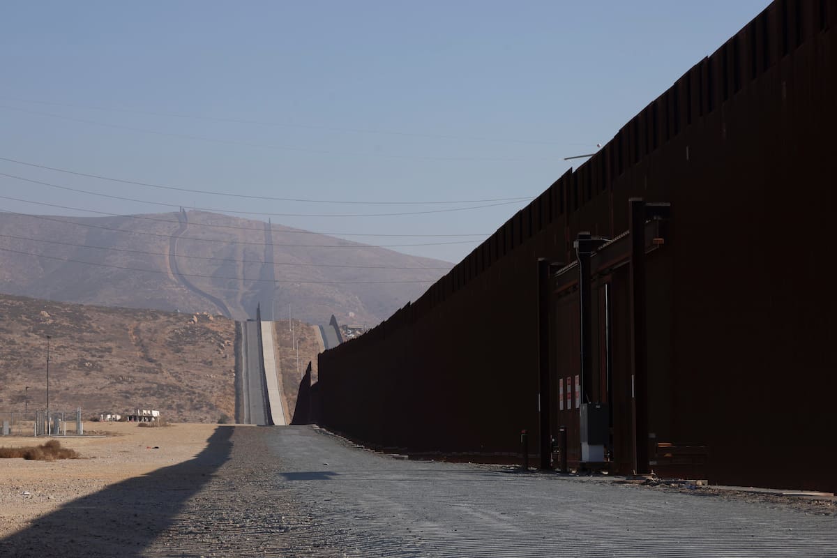 San Diego (United States), 05/12/2024.- A wall lines the US-Mexico border in San Diego, California, USA, 05 December 2024. EFE/EPA/CAROLINE BREHMAN