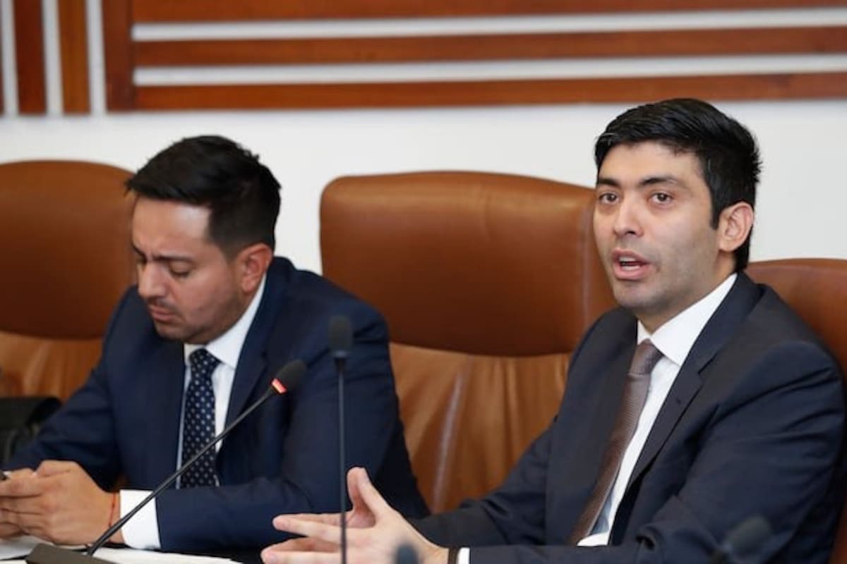 El nuevo presidente de la Cámara es profesional en Marketing y Negocios Internacionales, especialista en Gerencia Pública y cuenta con un MBA en Administración de Empresas.