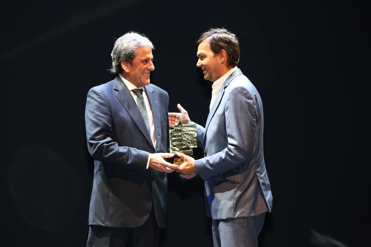 Camilo Parada Rueda, gerente de la Fundación Pisos, recibió el premio de la categoría Impacto Social. | Jaime Moreno