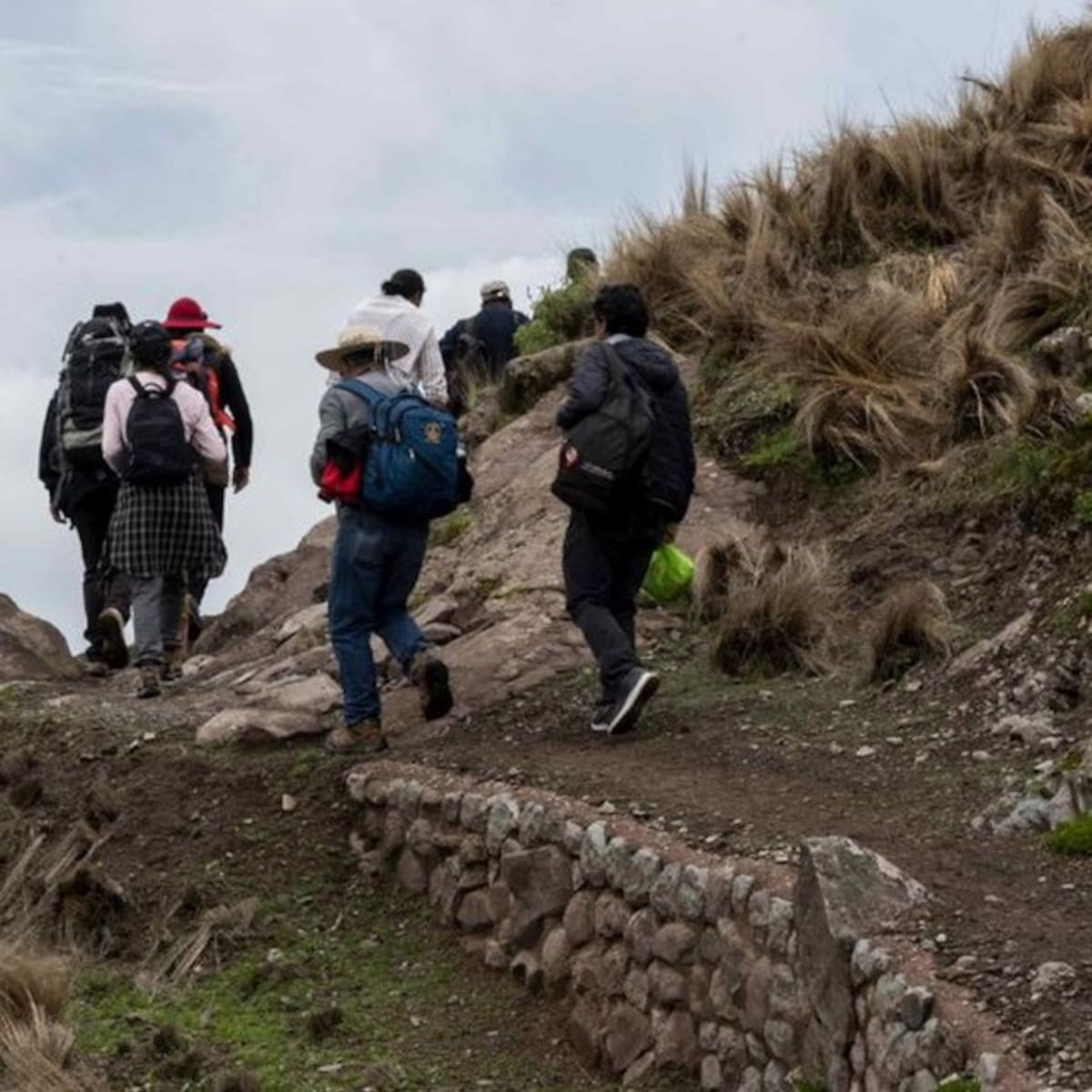 Un turista australiano de 53 años fue hallado sin vida tras caer a un precipicio mientras realizaba la ruta hacia Machu Picchu. Las labores de rescate se complicaron por el difícil acceso y la poca visibilidad en la zona.