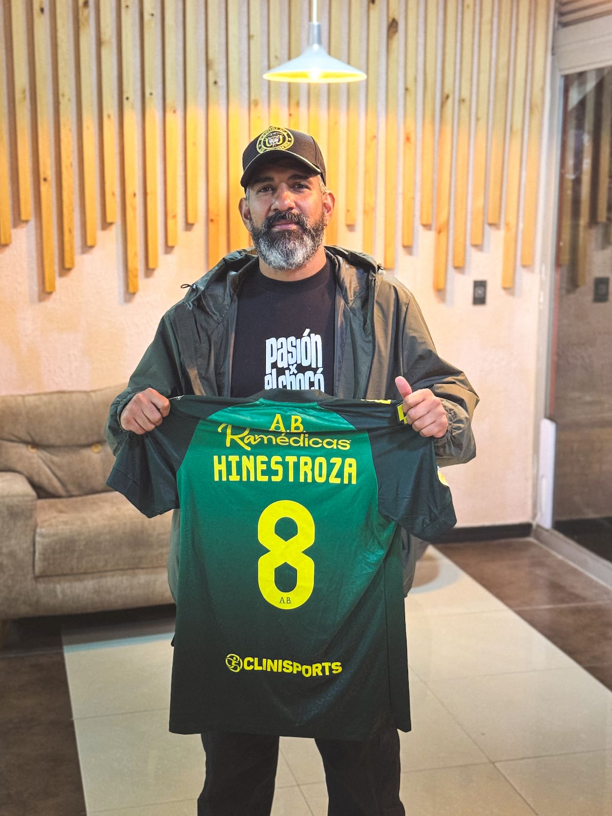 Camiseta a camiseta: futbolistas se unen para reconstruir hogares en el Chocó tras el terremoto. Foto: Cortesía/Vanguardia