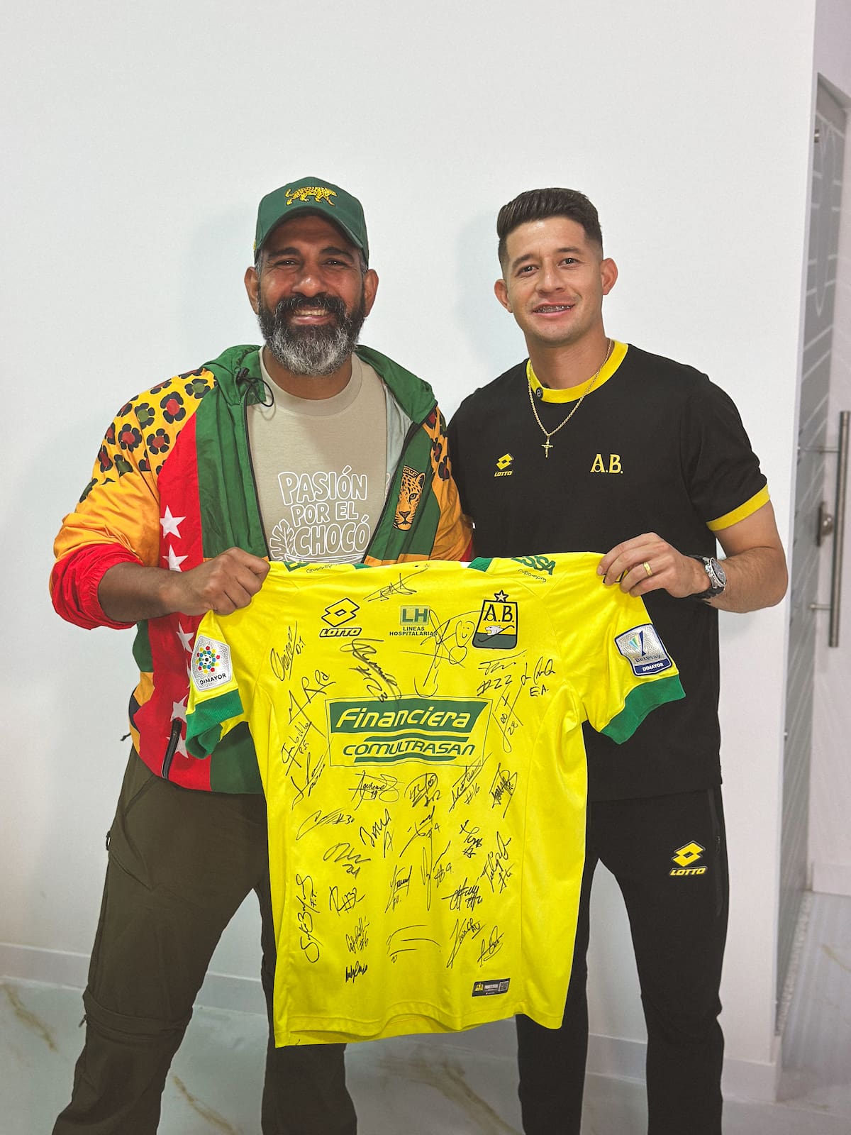 Camiseta a camiseta: futbolistas se unen para reconstruir hogares en el Chocó tras el terremoto. Foto: Cortesía/Vanguardia