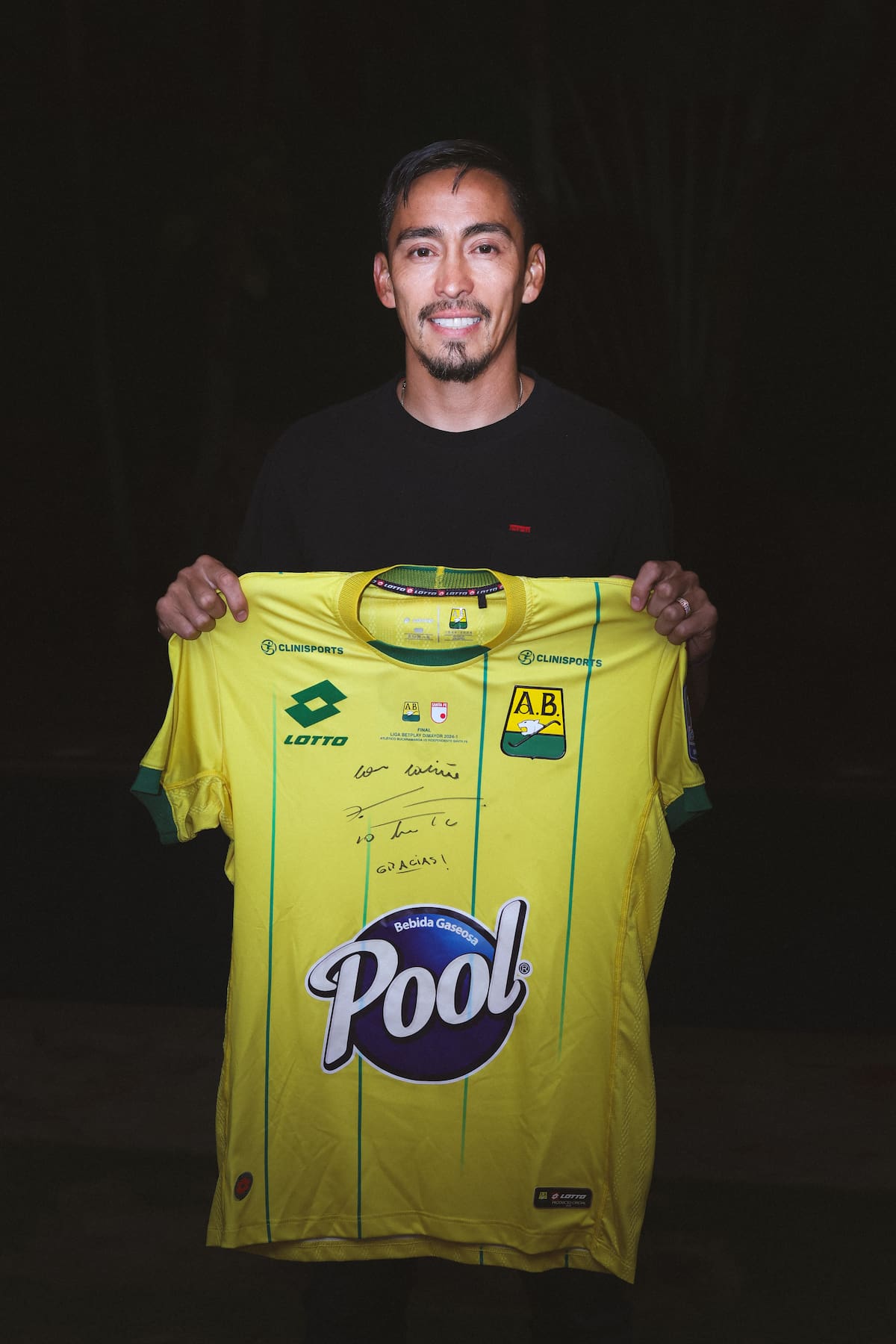 Camiseta a camiseta: futbolistas se unen para reconstruir hogares en el Chocó tras el terremoto. Foto: Cortesía/Vanguardia