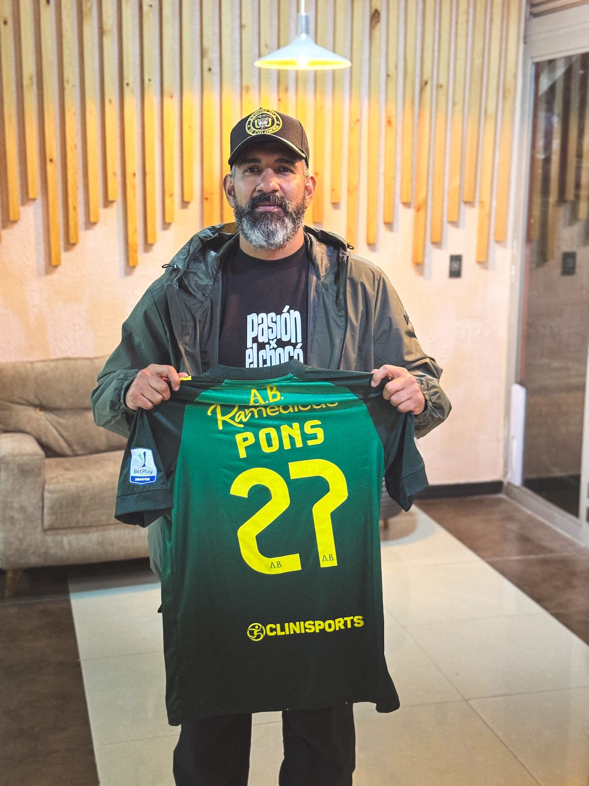 Camiseta a camiseta: futbolistas se unen para reconstruir hogares en el Chocó tras el terremoto. Foto: Cortesía/Vanguardia