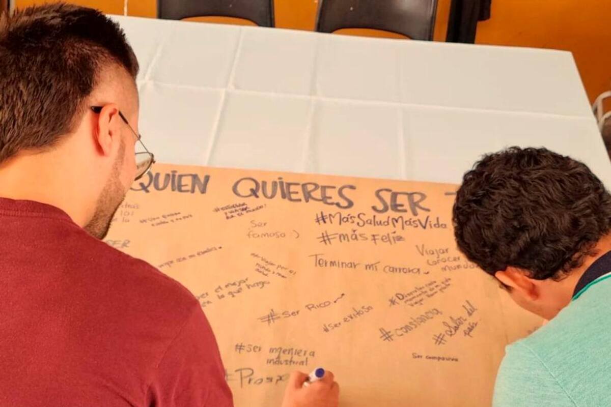 En una especia de ‘muro de pensamientos’, los jóvenes plasman sus proyectos de vida y, además, pueden escoger un ‘photocall’ ilustrativo de sus metas. (Foto: suministrada / VANGUARDIA)