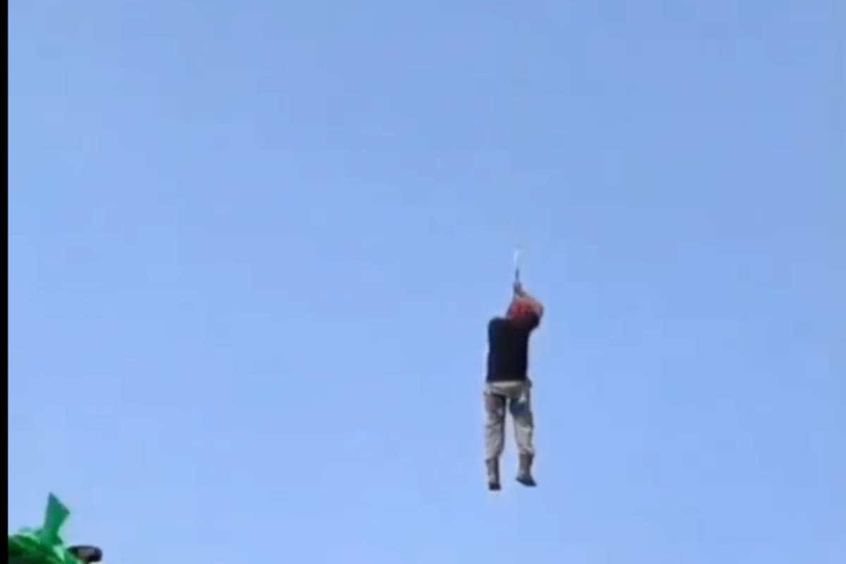 Campesino voló sobre sus cultivos en un dron gigante. | Foto: Captura tomada de Video.