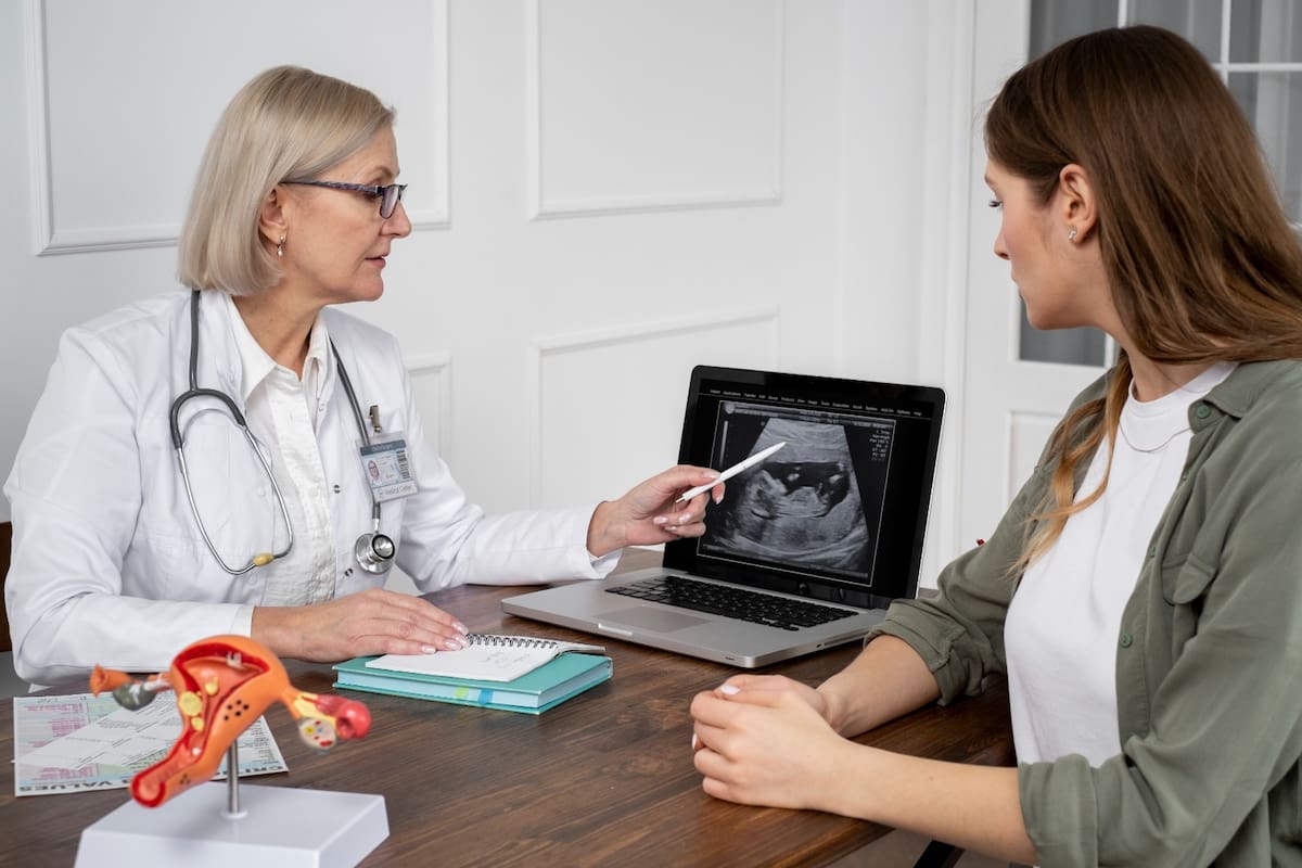 En Colombia se registraron más de 2.400 casos nuevos de cáncer de ovario en 2022, una enfermedad que continúa detectándose en etapas avanzadas por la baja sospecha frente a sus síntomas.