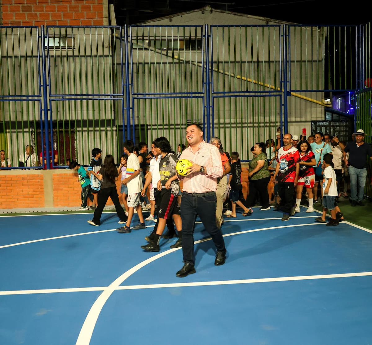 Renovaron la cancha de Villa Alcazar