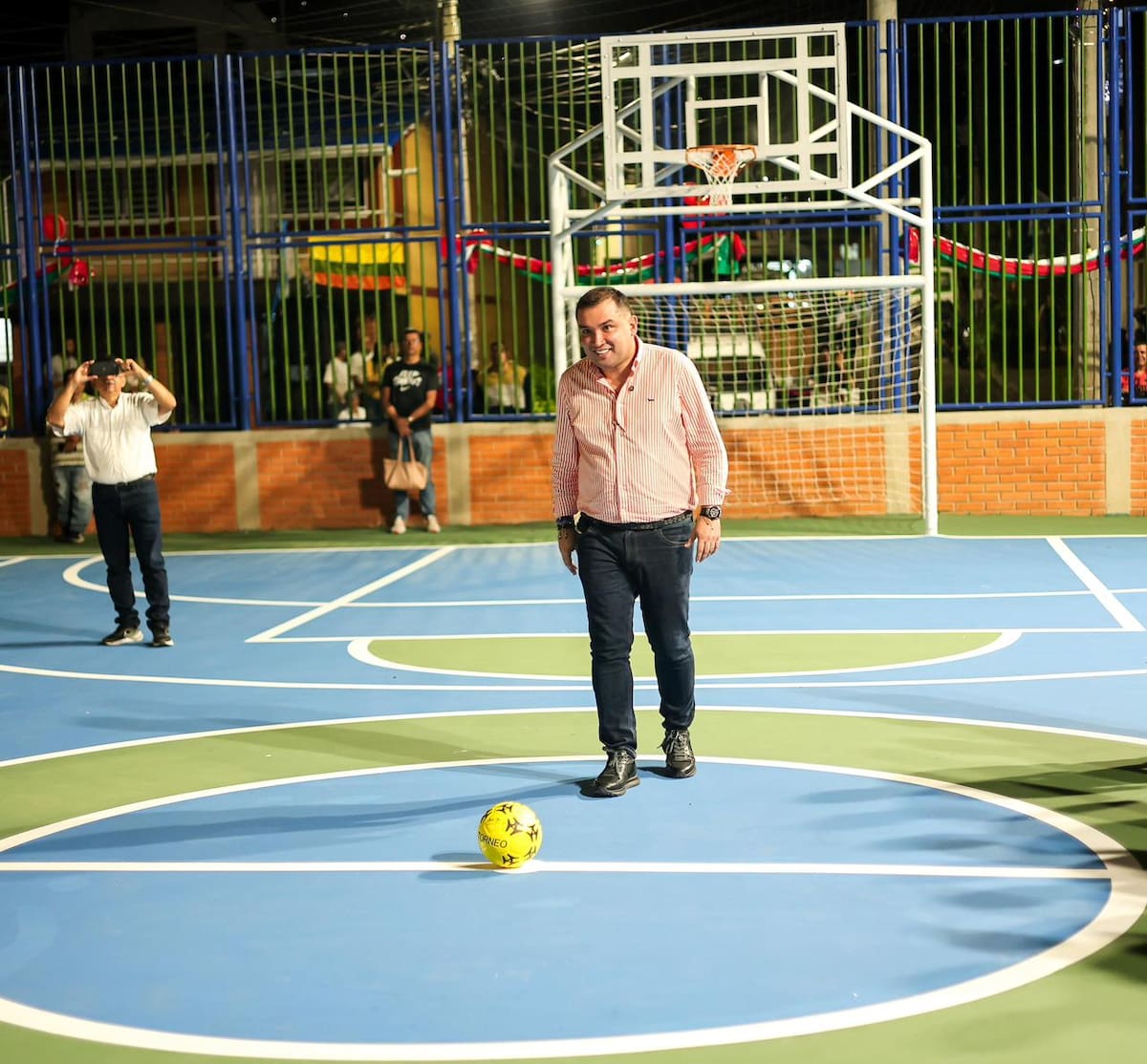 Renovaron la cancha de Villa Alcazar
