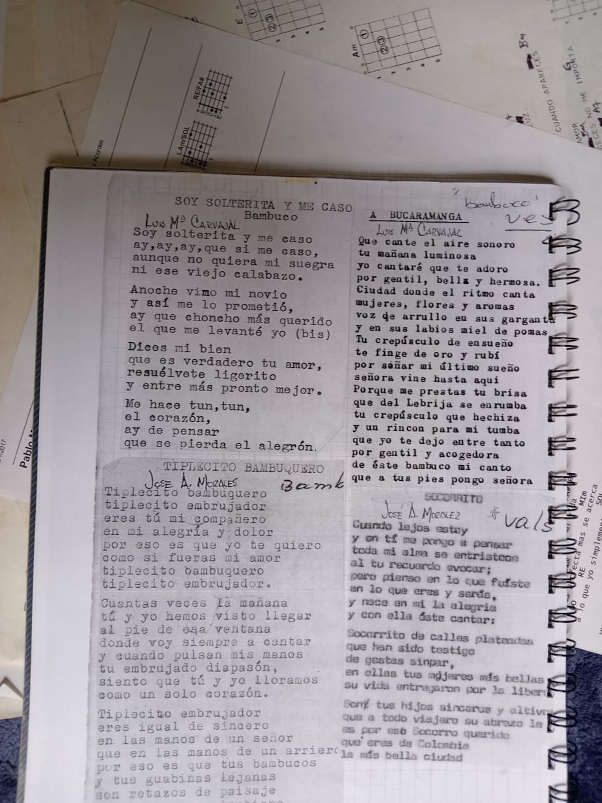 El viejo cancionero que tenía cuando era niño. Allí se ven las letras mecanografiadas. Foto suministrada/VANGUARDIA