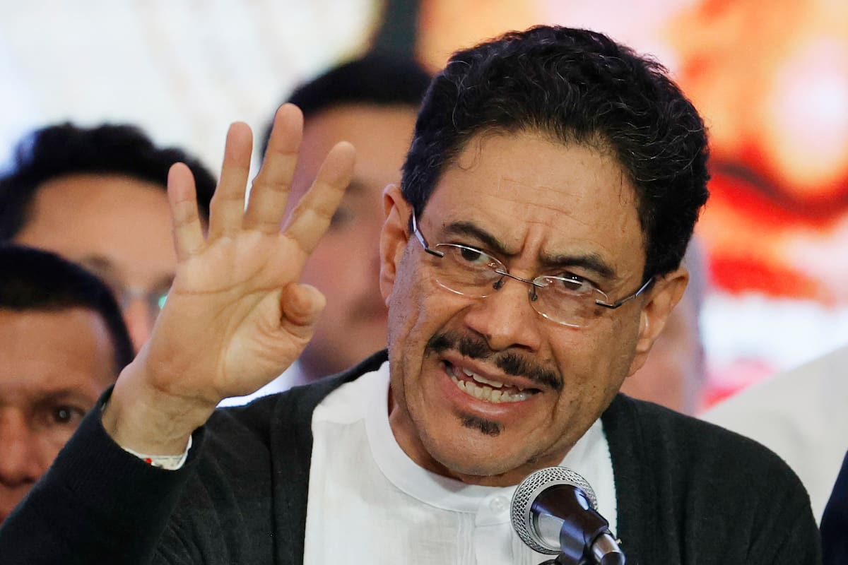 El candidato colombiano Iván Cepeda, del partido izquierdista Pacto Histórico, habla durante una rueda de prensa tras conocerse los resultados electorales, este domingo en Bogotá (Colombia). EFE/ Mauricio Dueñas Castañeda