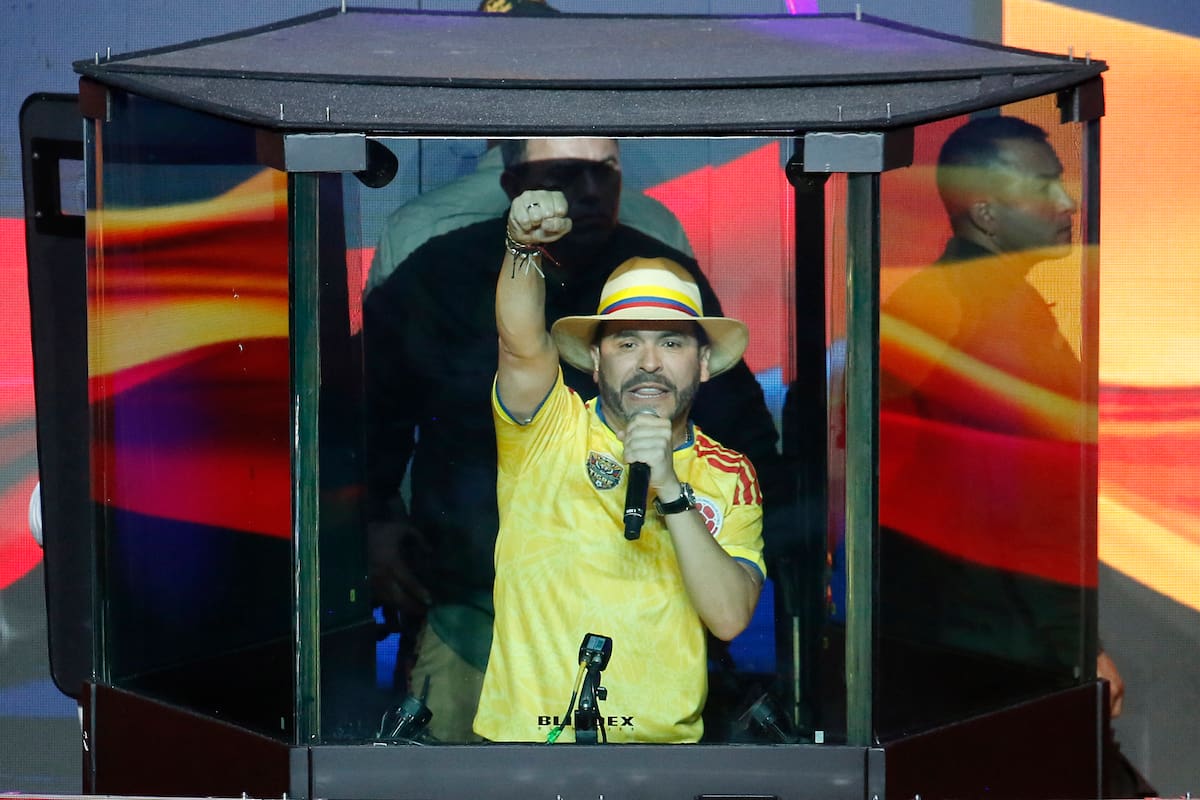 El candidato a la residencia de Colombia Abelardo de la Espriella pronuncia su discurso de cierre de campaña este domingo, en Medellín (Colombia).