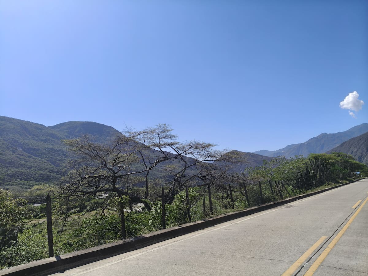 El paisaje de cactus y tierra árida anuncia la llegada a un pueblo donde el calor se siente hasta entrada la noche.
Foto: Katterine Dimas/VANGUARDIA.