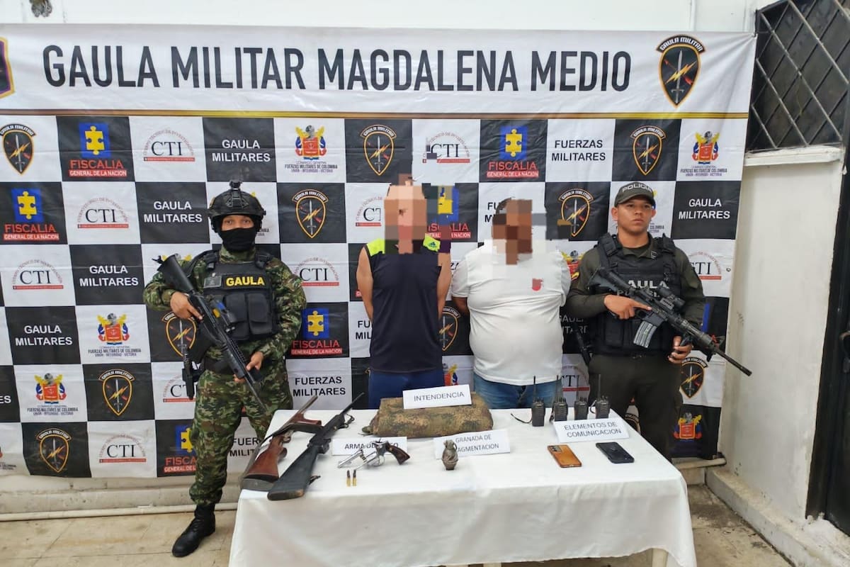 Las labores de investigación adelantadas por las autoridades también lo relacionan, junto con alias ‘Yogui’, con el presunto transporte y manejo de material de guerra