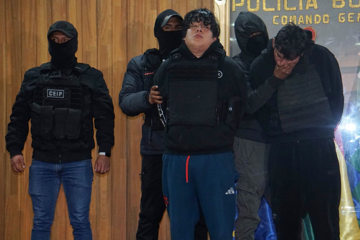 Jhonsson Smit Cruz Torres fue capturado en La Paz Bolivia tras una operación internacional. Las autoridades lo señalan como líder de Los Pulpos y uno de los criminales más buscados de Perú. EFE/ Ministerio del Interior de Perú