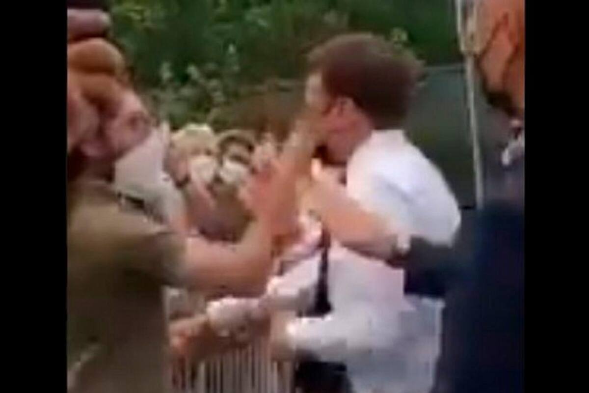 El agresor y otro hombre fueron detenidos y el presidente Macron le restó importancia al incidente. (Foto: Internet / VANGUARDIA)