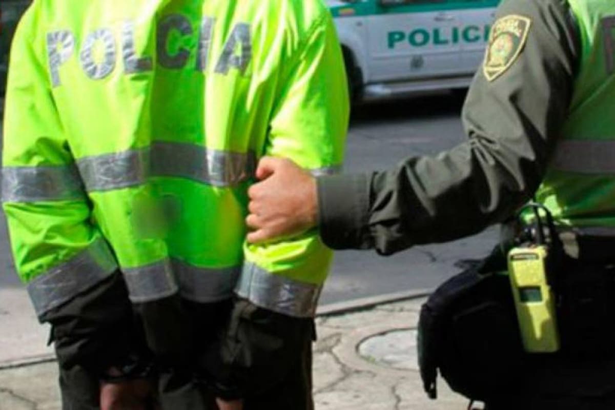Patrullero terminó detenido tras insólito hecho con una mujer en celda de estación de Policía. // Foto de referencia
