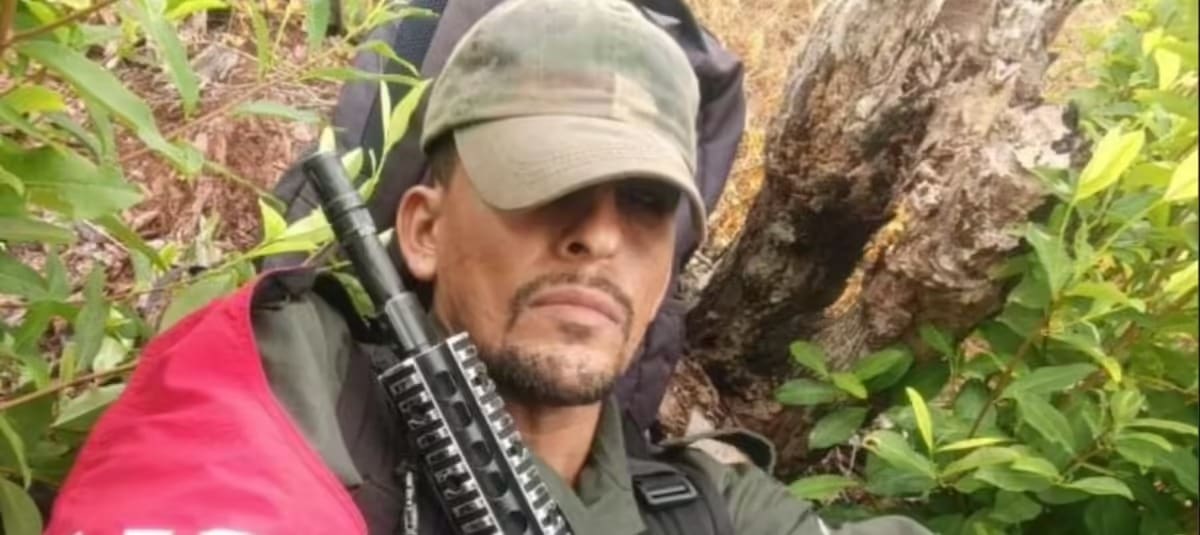 Alias Drácula, señalado como responsable de ataques terroristas y desplazamientos forzados en el Catatumbo y ser miembro del ELN fue capturado por tropas el Ejército Nacional. Foto: Ejercol