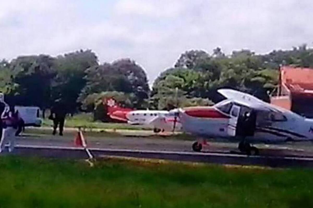 Al conocer la situación de la avioneta, la torre de control de la Aeronáutica Civil activó los protocolos de emergencia y procedió a solicitar el apoyo de las autoridades policivas, quienes atendieron la situación. (Foto: Colprensa / VANGUARDIA LIBERAL)