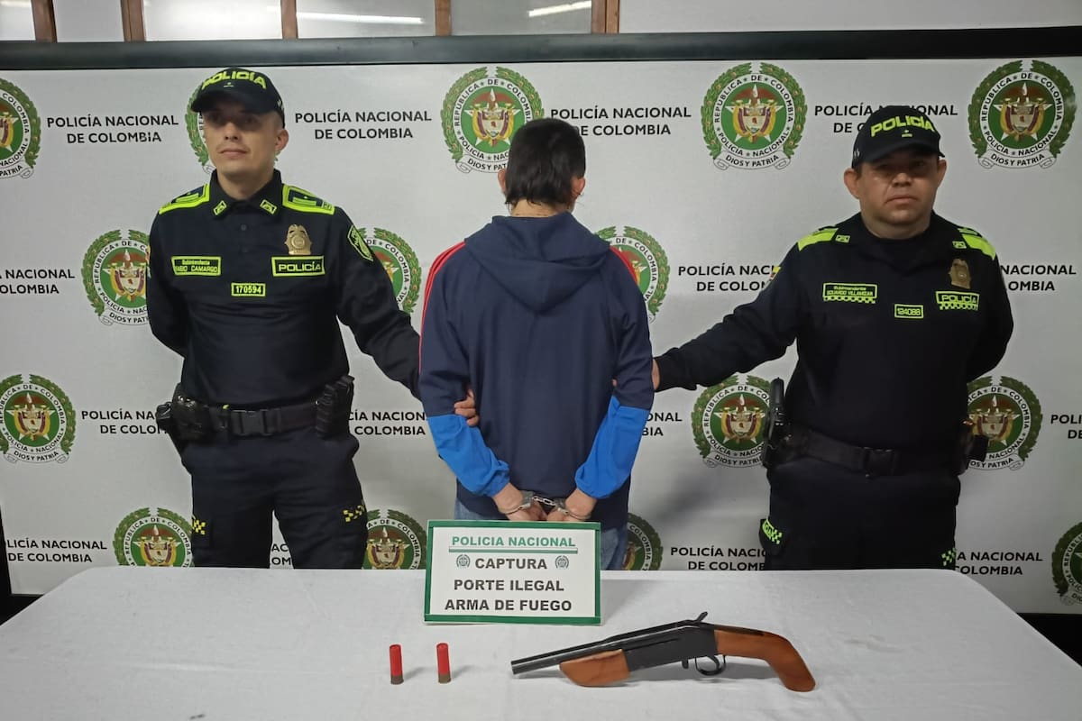 Capturan a hombre armado con una escopeta tipo changón en Bucaramanga tras intentar huir de la Policía