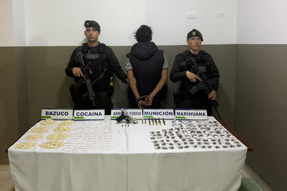 Capturan a joven con un arma, munición y más de 2.000 dosis de estupefacientes en Bucaramanga