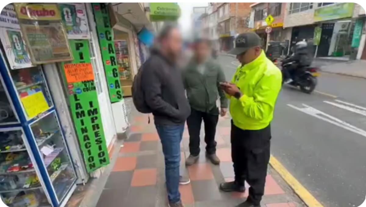 Capturan en Bogotá a banda que extorsionaba con falsas encomiendas. | Foto: Tomada de Q' Hubo Bogotá.