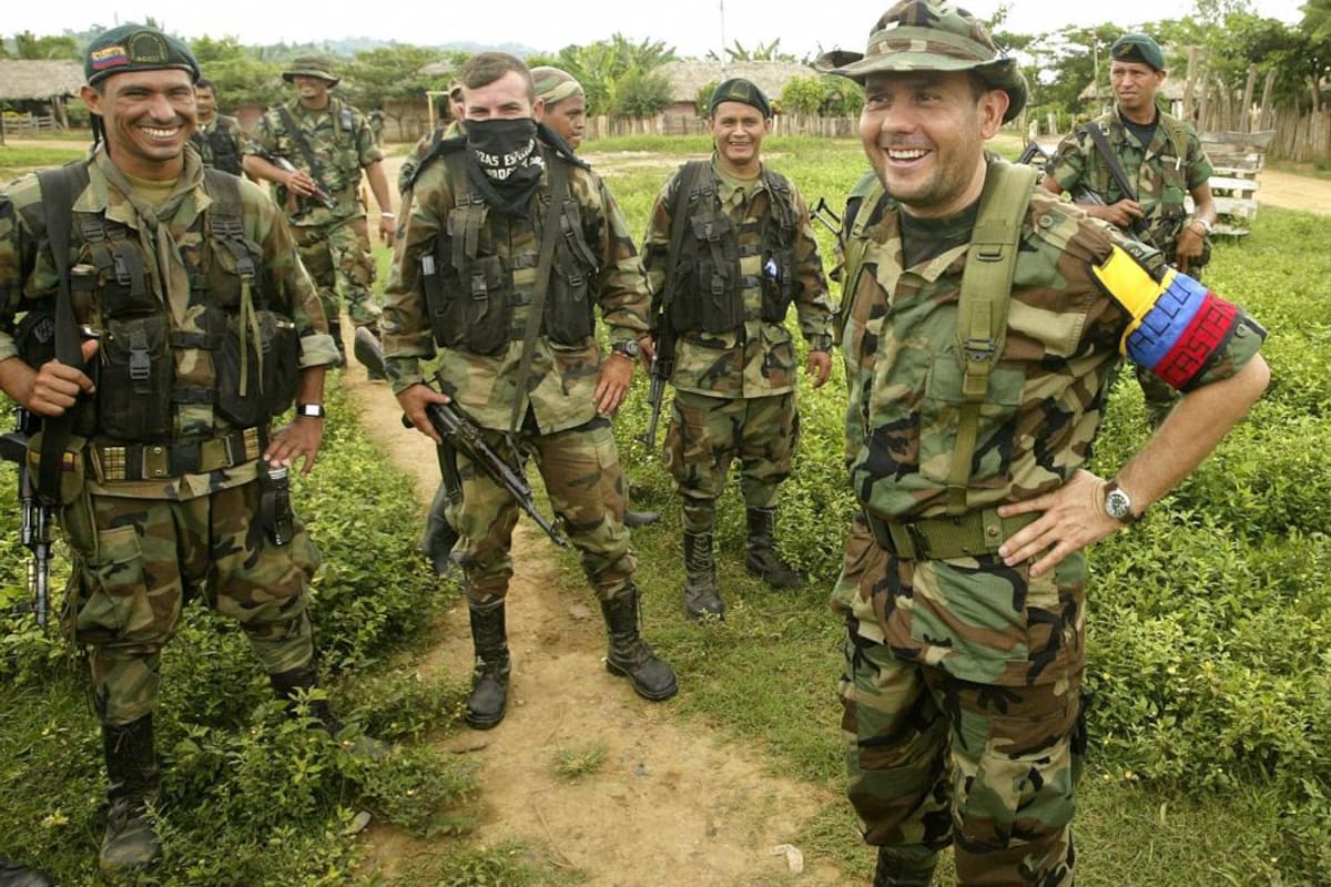 Durante la desmovilización de las AUC, en 2006, después del proceso de paz que adelantó el Gobierno del entonces presidente, Álvaro Uribe. Carlos Castaño Gil fue además del jefe máximo de las AUC, su portavoz por varios años. (Foto: Archivo / VANGUARDIA LIBERAL)