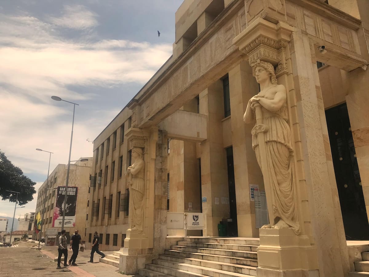 Las cariátides del Palacio de Justicia tienen un gran valor histórico. (Foto: Jaime Del Río Quiroga / VANGUARDIA)