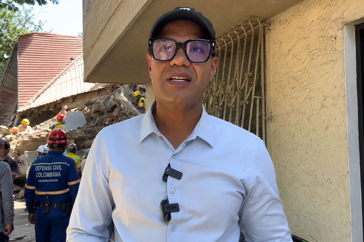 Carlos Andrés Aponte Marín regresó a Cali desde Bogotá, donde acababa de comenzar un nuevo trabajo, para buscar a su familia después del terremoto “Solo sé que están allá adentro”. Foto: Redes sociales.