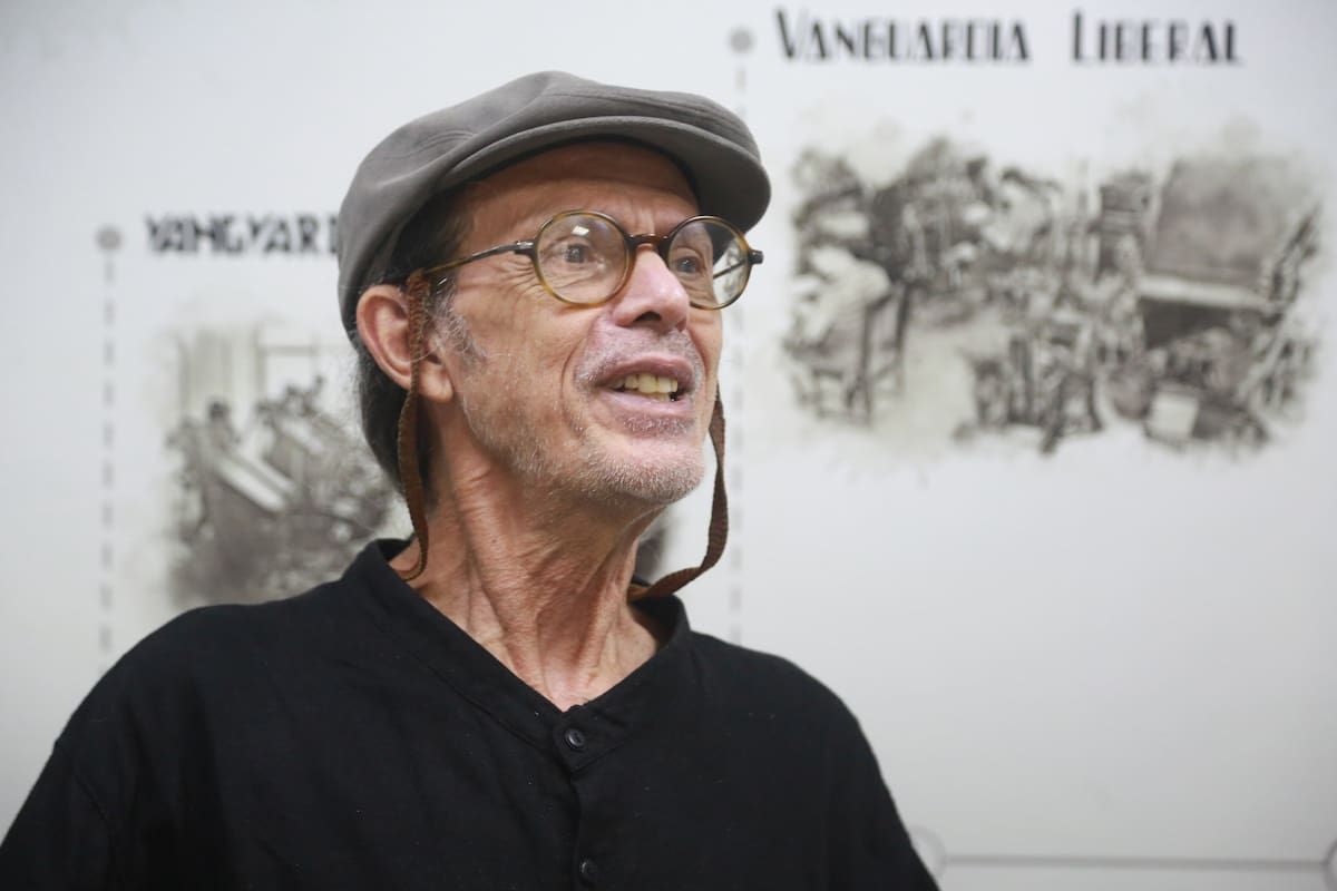 El autor Carlos Arnulfo Arias criticó el abandono de los espacios culturales en Bucaramanga y planteó convertir las bibliotecas en centros de encuentro, formación y pensamiento crítico. Foto: Jaime Moreno