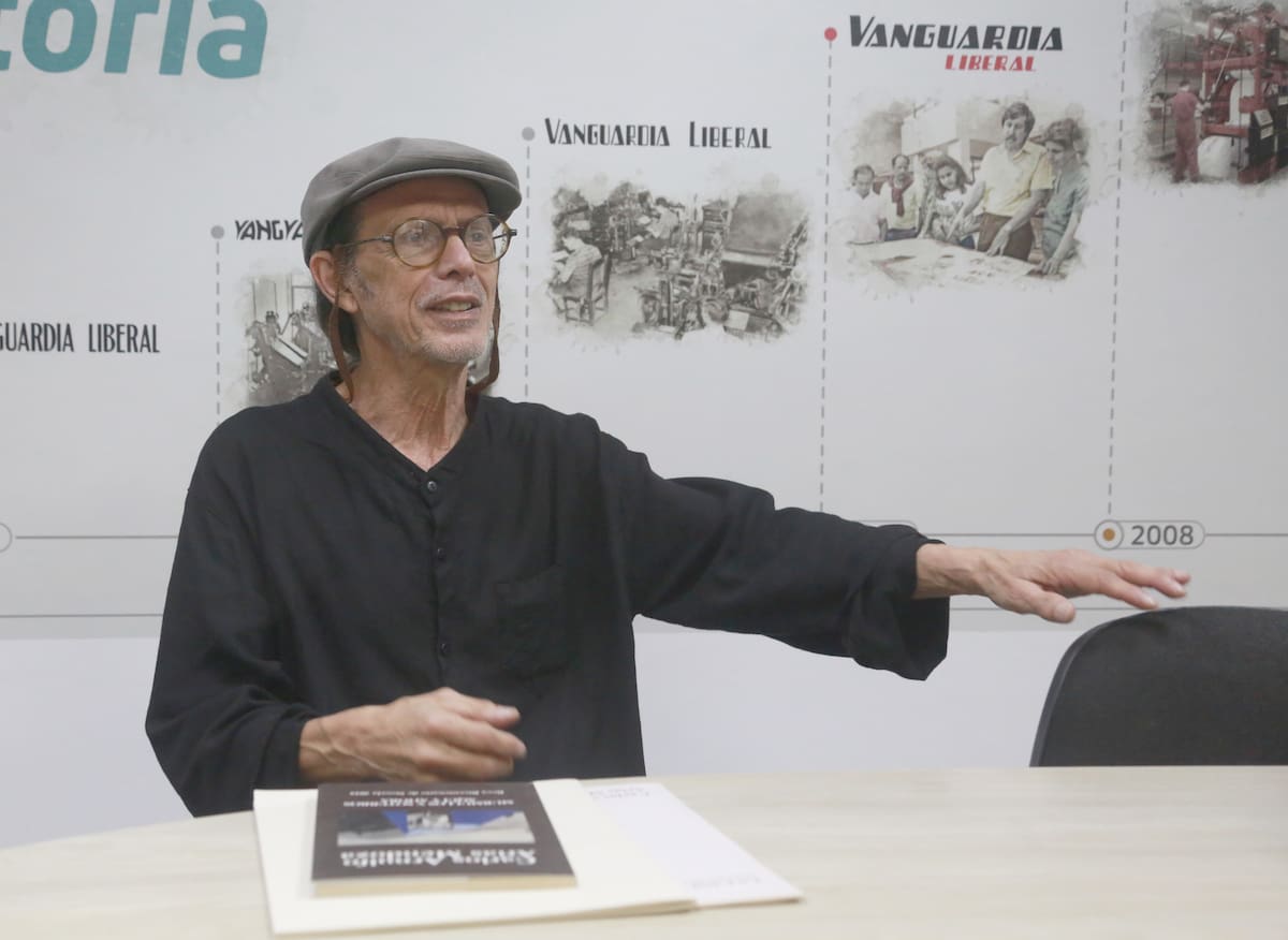 El autor Carlos Arnulfo Arias insistió en la necesidad de crear un verdadero plan de lectura y recuperar el patrimonio bibliográfico de Santander frente al avance de la cultura del espectáculo. Foto: Jaime Moreno