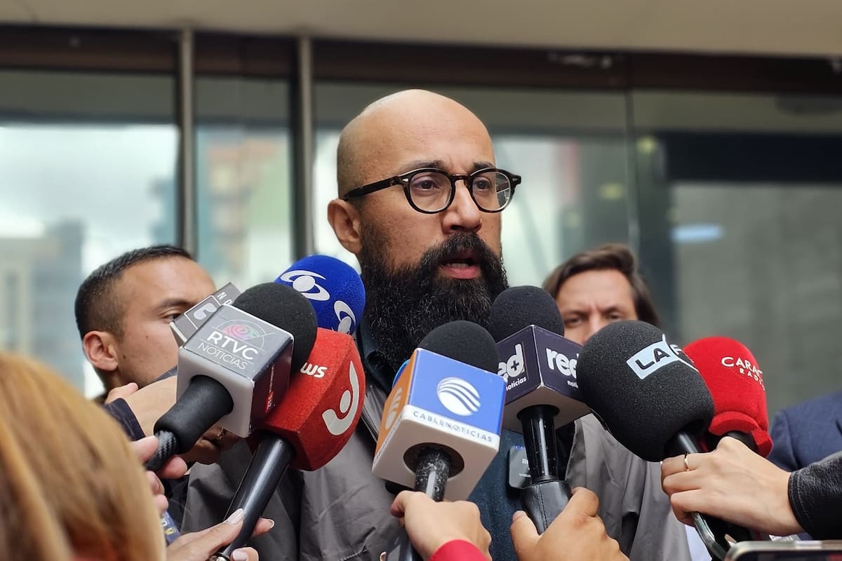 La Procuraduría suspende provisionalmente a Carlos Carrillo, director de la UNGRD, por participación en política a favor de Iván Cepeda.