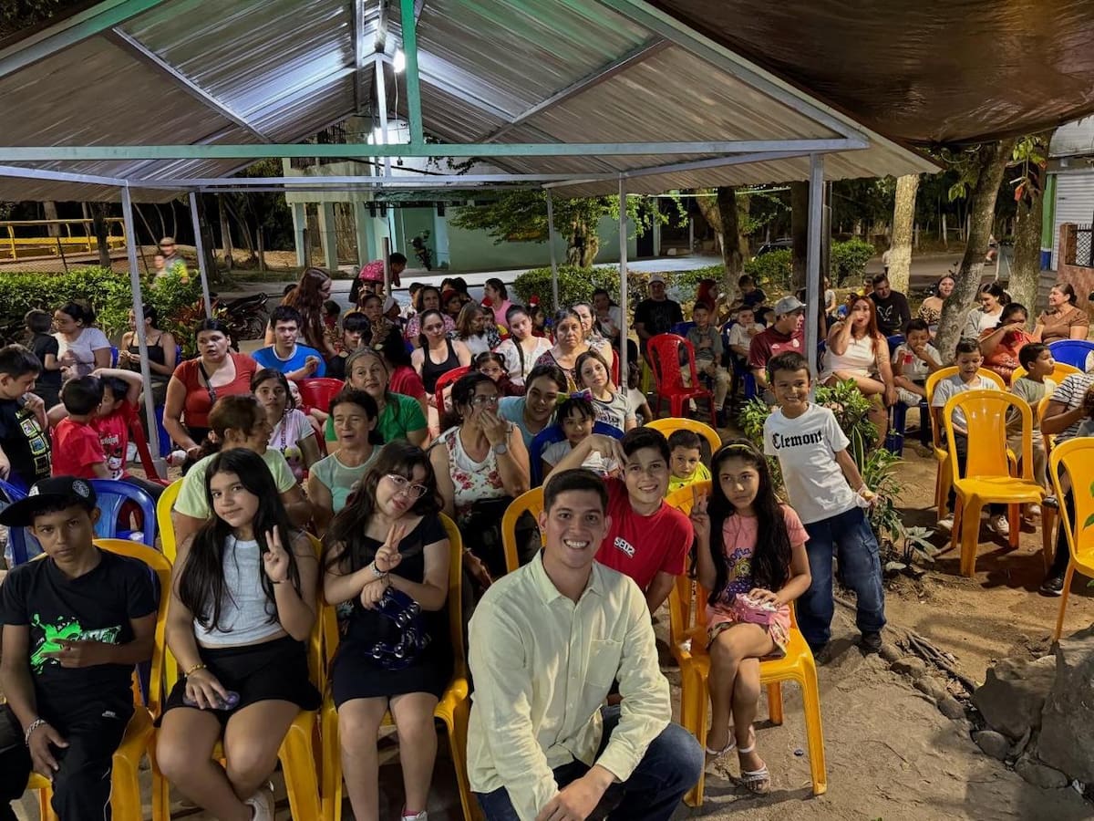 Carlos Antonio Franco reúne a jóvenes y profesionales para llevar asesorías, deporte y actividades sociales a distintos barrios de Floridablanca.