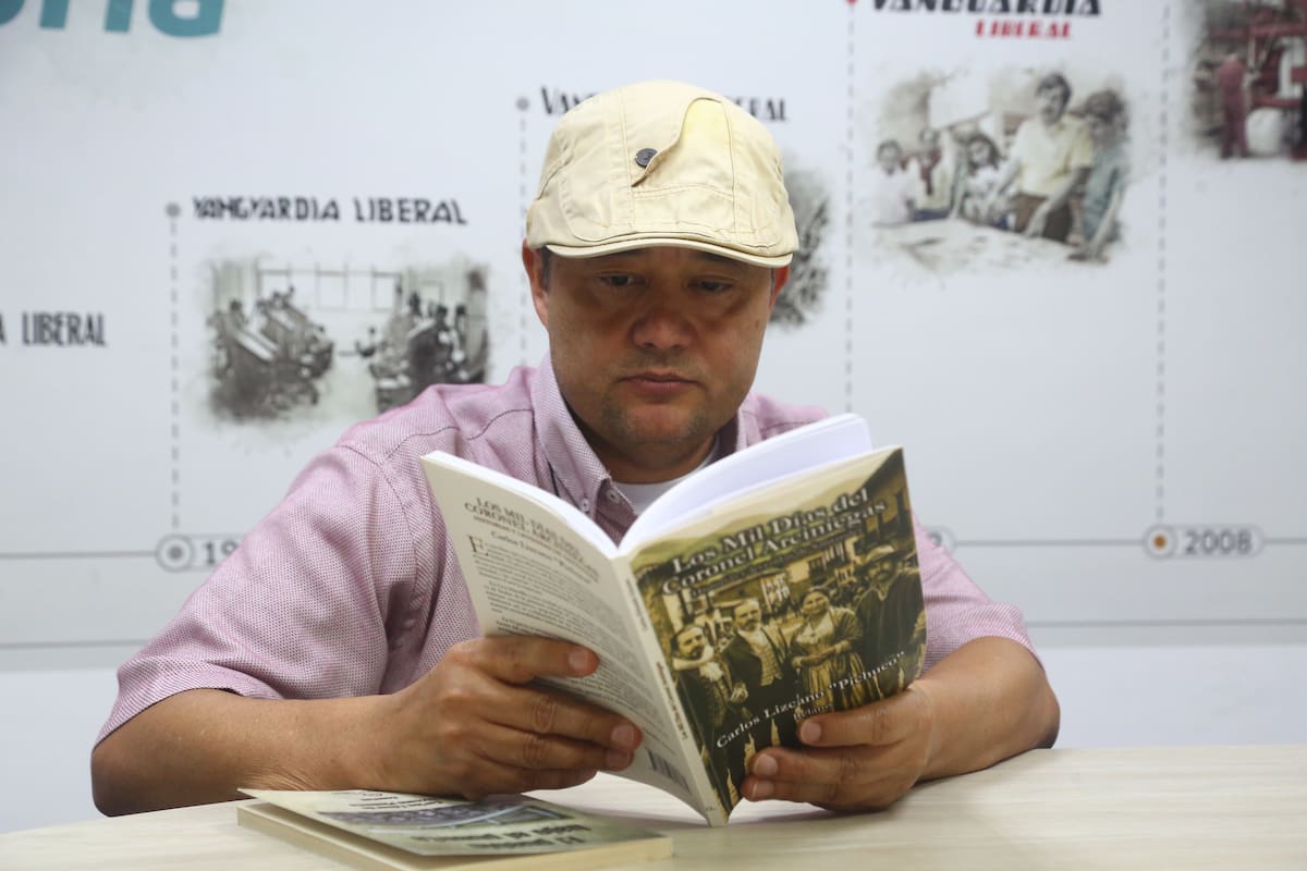 En Ulibro, el escritor Carlos Lizcano presentará Los mil días del coronel Arciniegas, una obra que revive la fundación de Girón, el mito de David Puyana y la Guerra de los Mil Días a través de la ficción histórica. Foto: Jaime Moreno