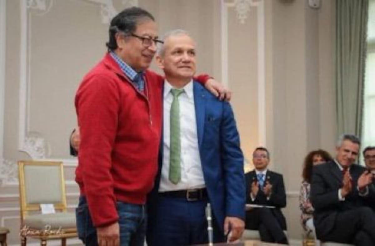 Carlos Ramón González fue un funcionario cercano al presidente Gustavo Petro, quien lo mantuvo en su gabinete durante más de dos años, según información de la Presidencia. Imagen tomada de: X.