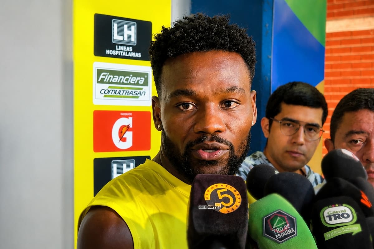 Carlos Romaña habló del cambio que busca Atlético Bucaramanga y explicó la nueva solidez defensiva. Foto: Juan Pablo Borrero/Vanguardia.