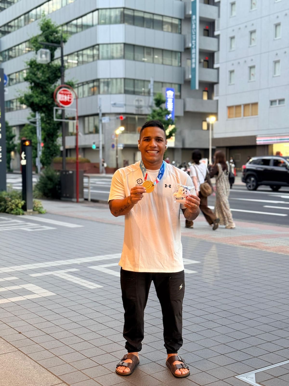 Carlos Serrano consiguió tres medallas en la Serie Mundial de Para Natación de Fuji, Japón. Foto: Redes sociales de Carlos Serrano.