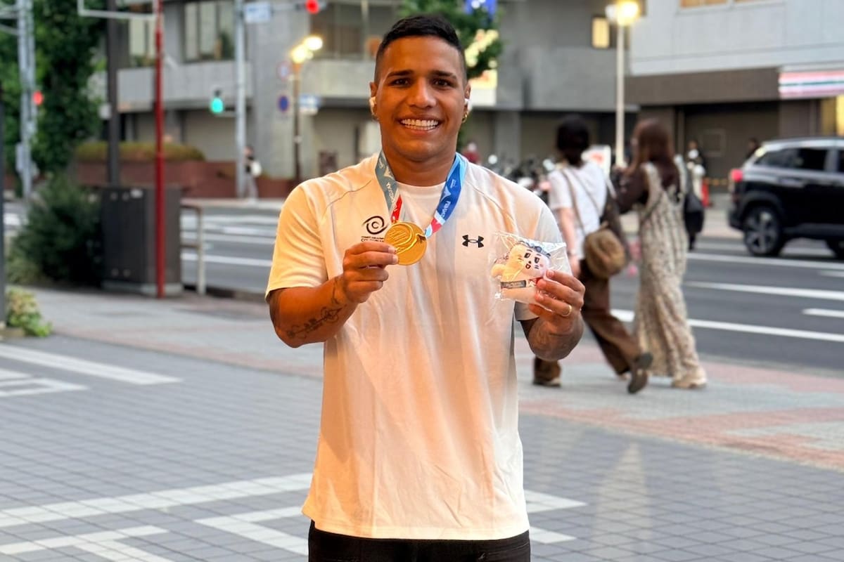 Carlos Serrano consiguió tres medallas en la Serie Mundial de Para Natación de Fuji, Japón. Foto: Redes sociales de Carlos Serrano.