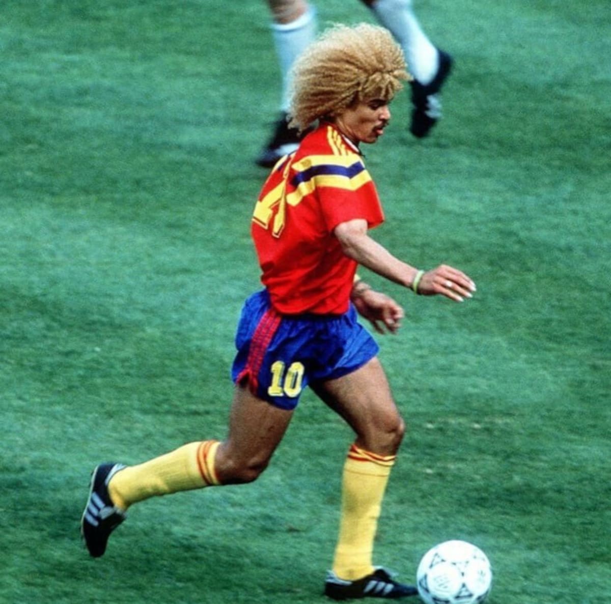 Carlos Valderrama es uno de los referentes en la historia de la selección Colombia. Foto: Redes de 'El Pibe'.