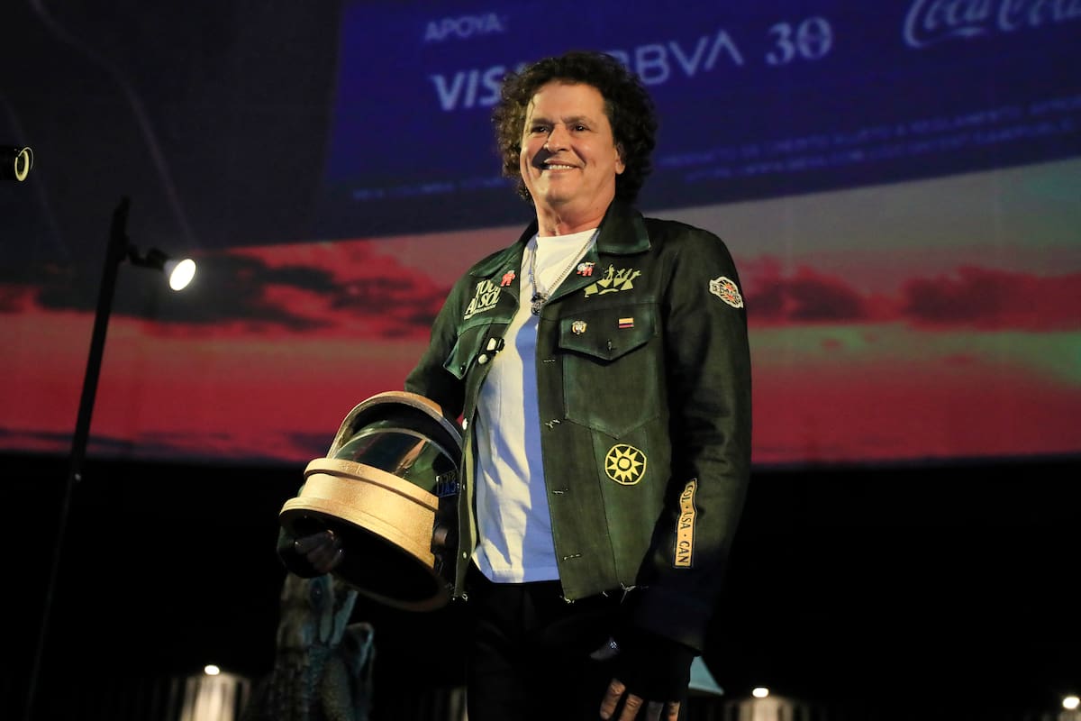 El cantante colombiano Carlos Vives posa en una rueda de prensa este martes, en Bogotá (Colombia). Carlos Vives anunció que, después de ocho años sin girar por el país, vuelve a los escenarios de Colombia con su 'Tour al sol', que tendrá parada en seis ciudades a partir de septiembre de este año. EFE/ Carlos Ortega