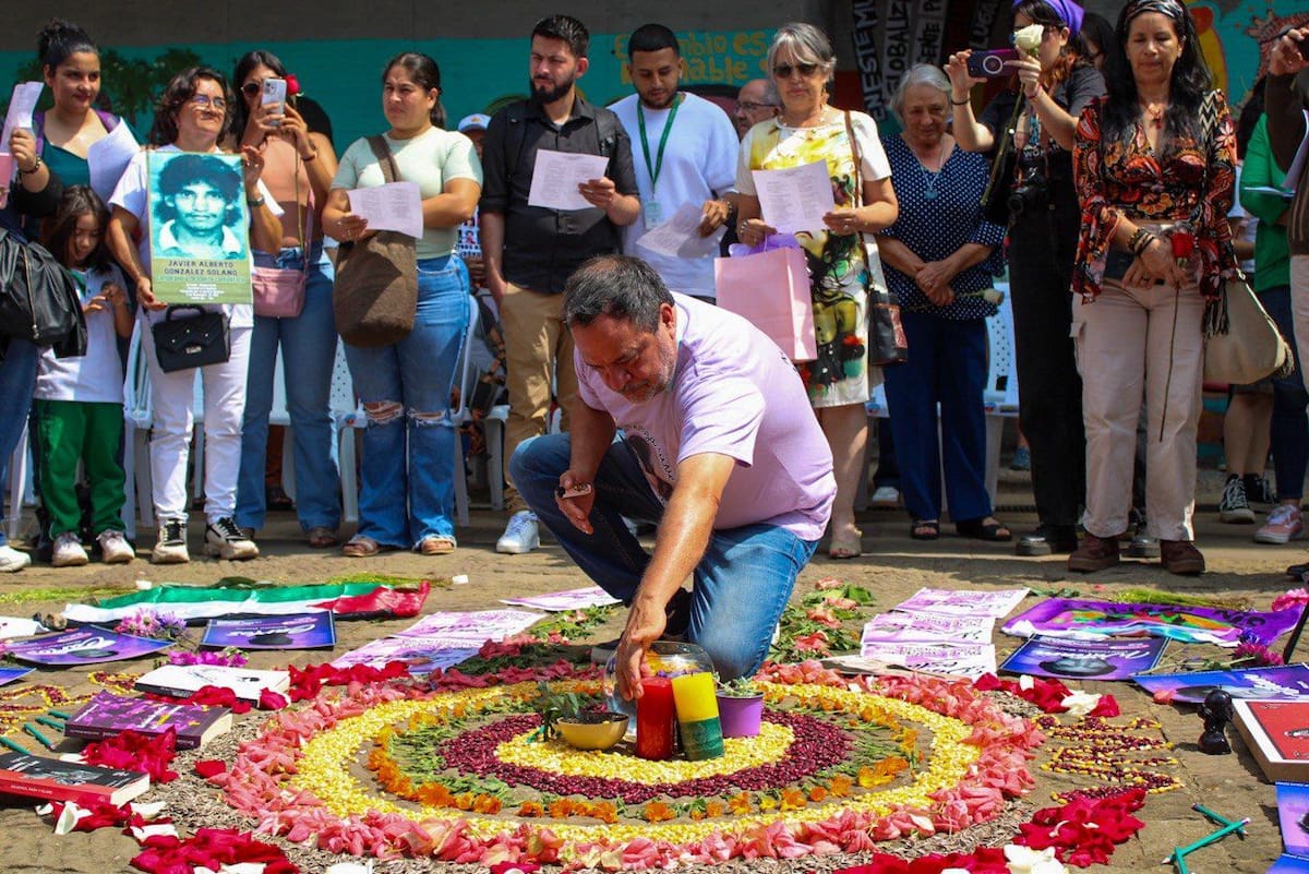 El Colectivo Sin Permiso, creado en 2016 en memoria de Carmenza, fue uno de los motores de la campaña que logró el grado póstumo.