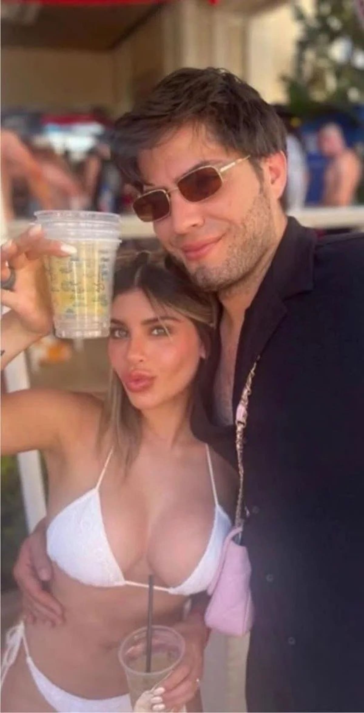 Carolina Flores, exreina de belleza, junto a su esposo Alejandor, fue asesinada presuntamente por su suegra en un departamento en Polanco.