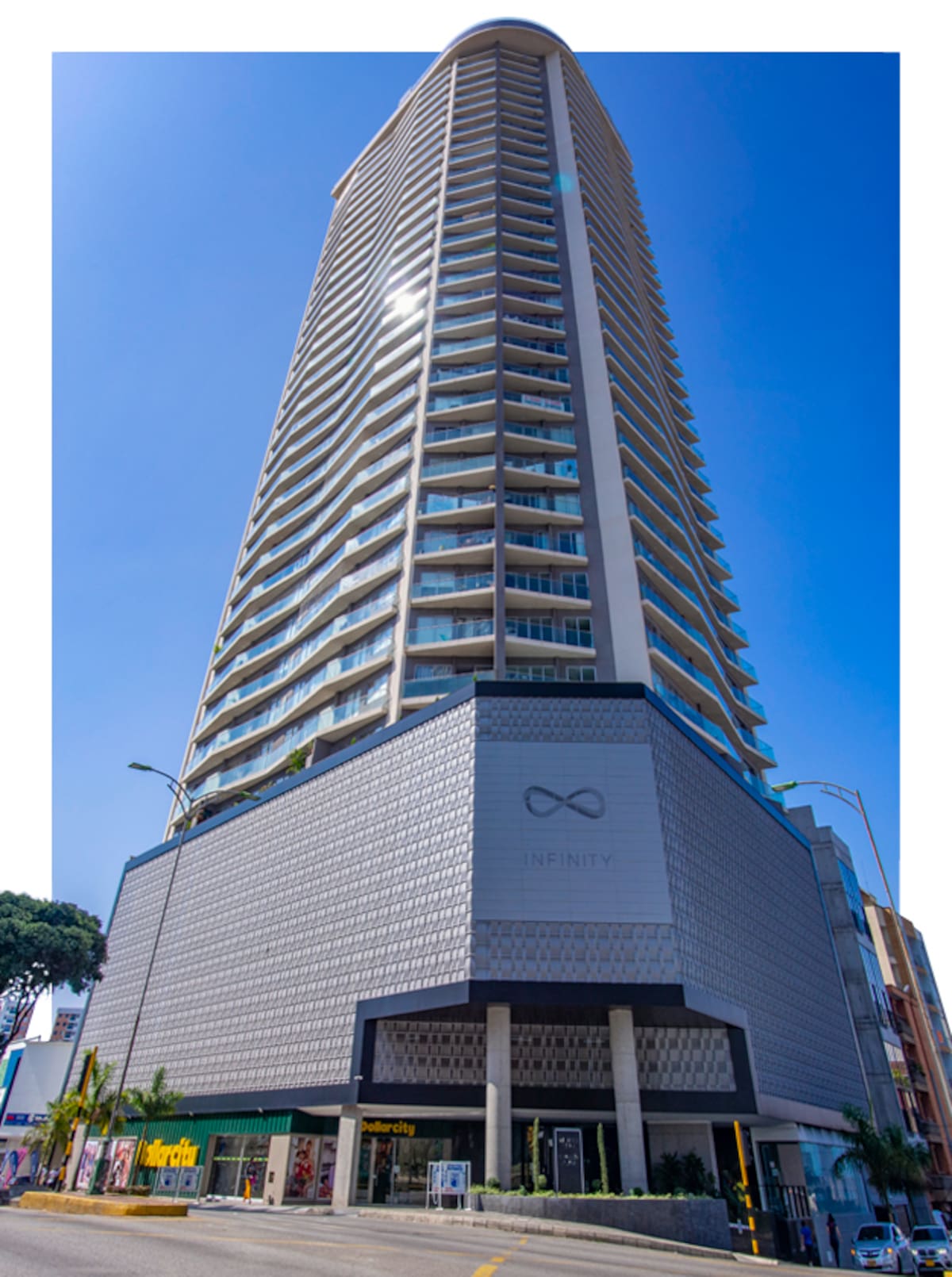 En el lugar donde existió la Casa Nepomuceno hoy existe el moderno edificio: Infinity Sky Club.