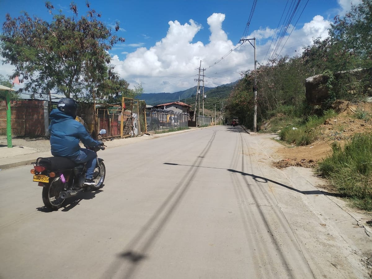 La comunidad se opone a permitir el uso del corredor vial sin terminar como vía alterna cuando inicien los trabajos en el puente Rojas Pinilla.