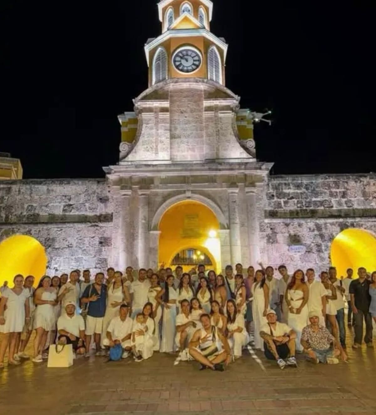 Equipo de trabajo de La Mano del Gigante durante el anuncio del viaje a Cartagena.
Foto tomada de: Captura de pantalla de Instagram