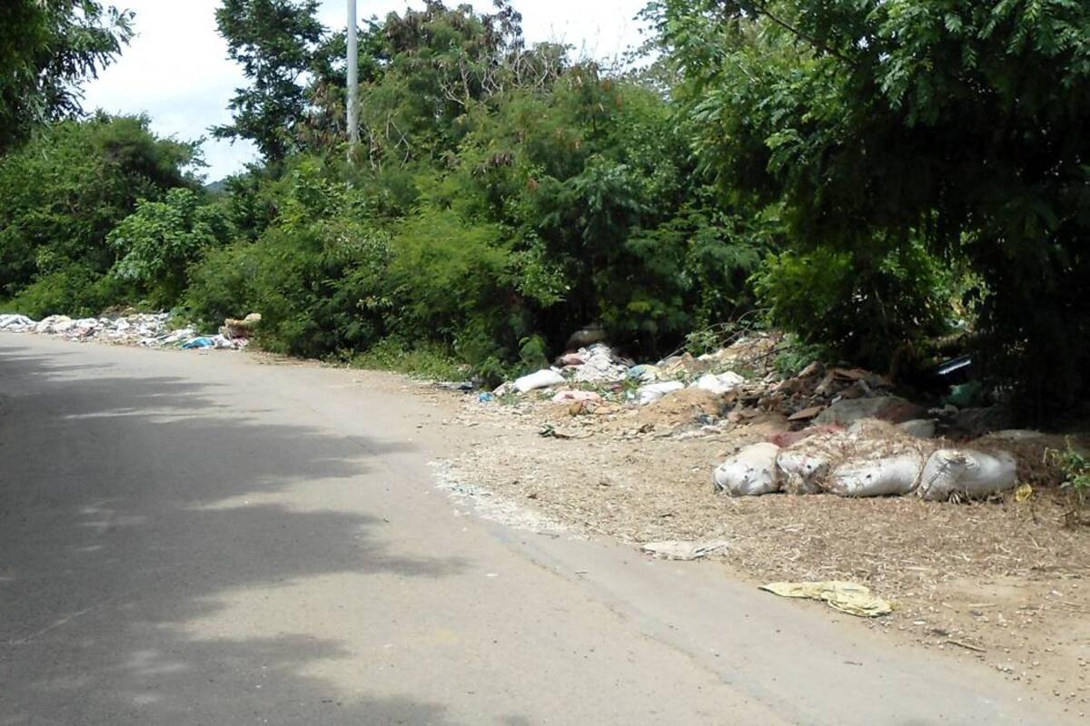 Las personas que acostumbraban dejar los escombros en la avenida primera o en la vía al Jovito deberán llevarlos al Cascajal. (Foto: Nancy Acuña R / VANGUARDIA LIBERAL)