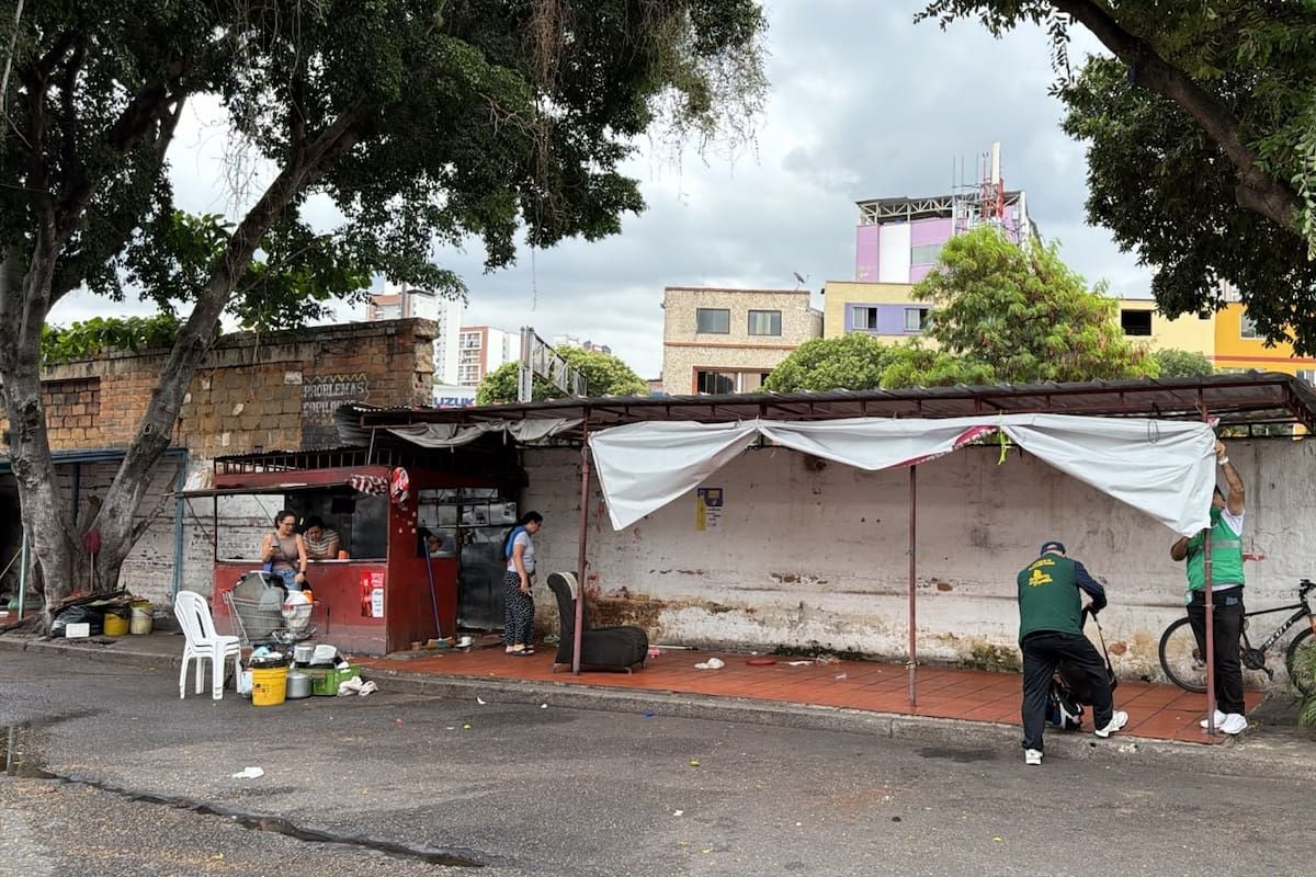 Las tres casetas, ubicadas en las carreras 17B y 17C entre calles 54 y 55 del barrio La Concordia, funcionaban como puntos de venta de comida.