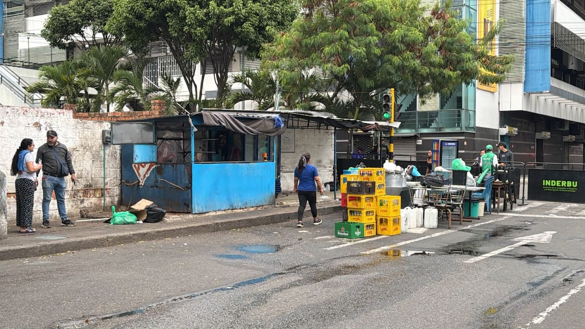 Así quedó el andén de La Concordia tras la demolición de las casetas, ordenada por la Inspección Cuarta de Policía.