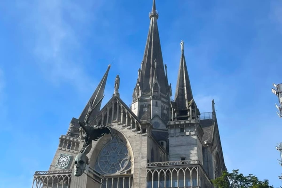 Catedral de Manizales sufrió daños por el sismo de magnitud 7,4: así está el Eje Cafetero. Foto tomada de x/VANGUARDIA