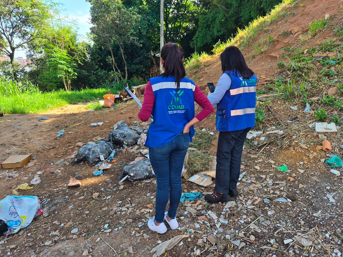 La jornada revisó el manejo de residuos sólidos en las plazas de Villabel, Villaluz, Santa Ana y Zapamanga, en el marco del programa Basura Cero. / FOTO: SUMINISTRADA / VANGUARDIA